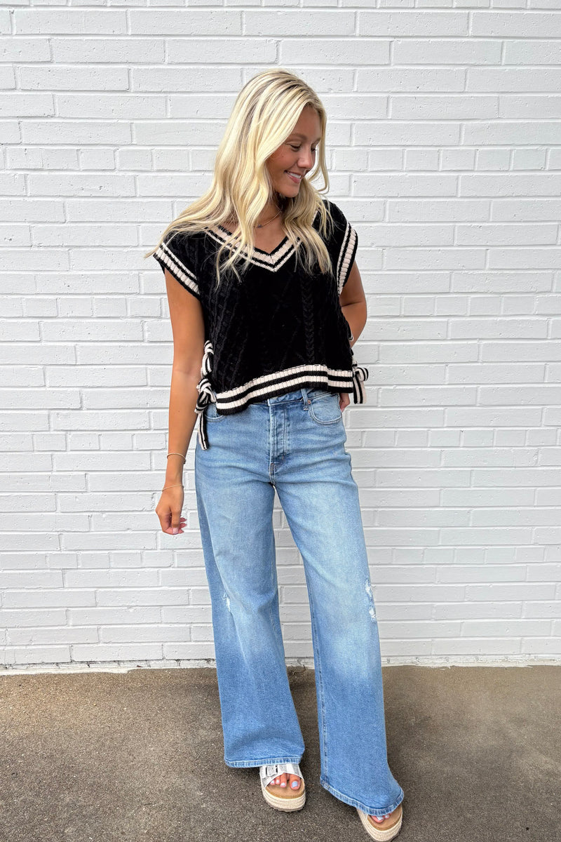 Contrast Club Sweater Bow Vest